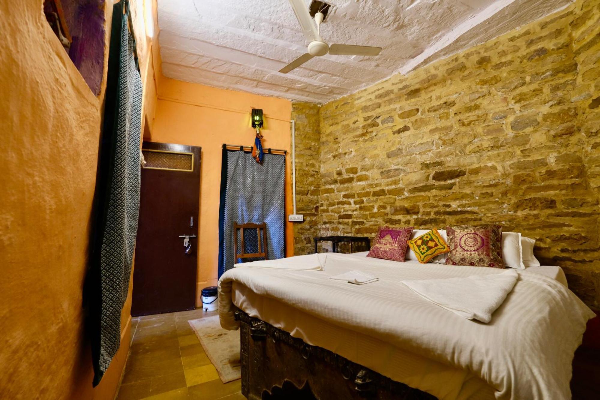 Saffron Guest House Dzsaiszalmer Kültér fotó